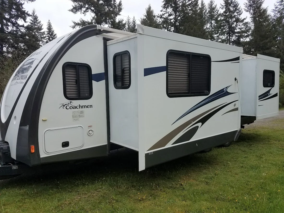 2013 Coachmen Freedom - Outside#4.jpg