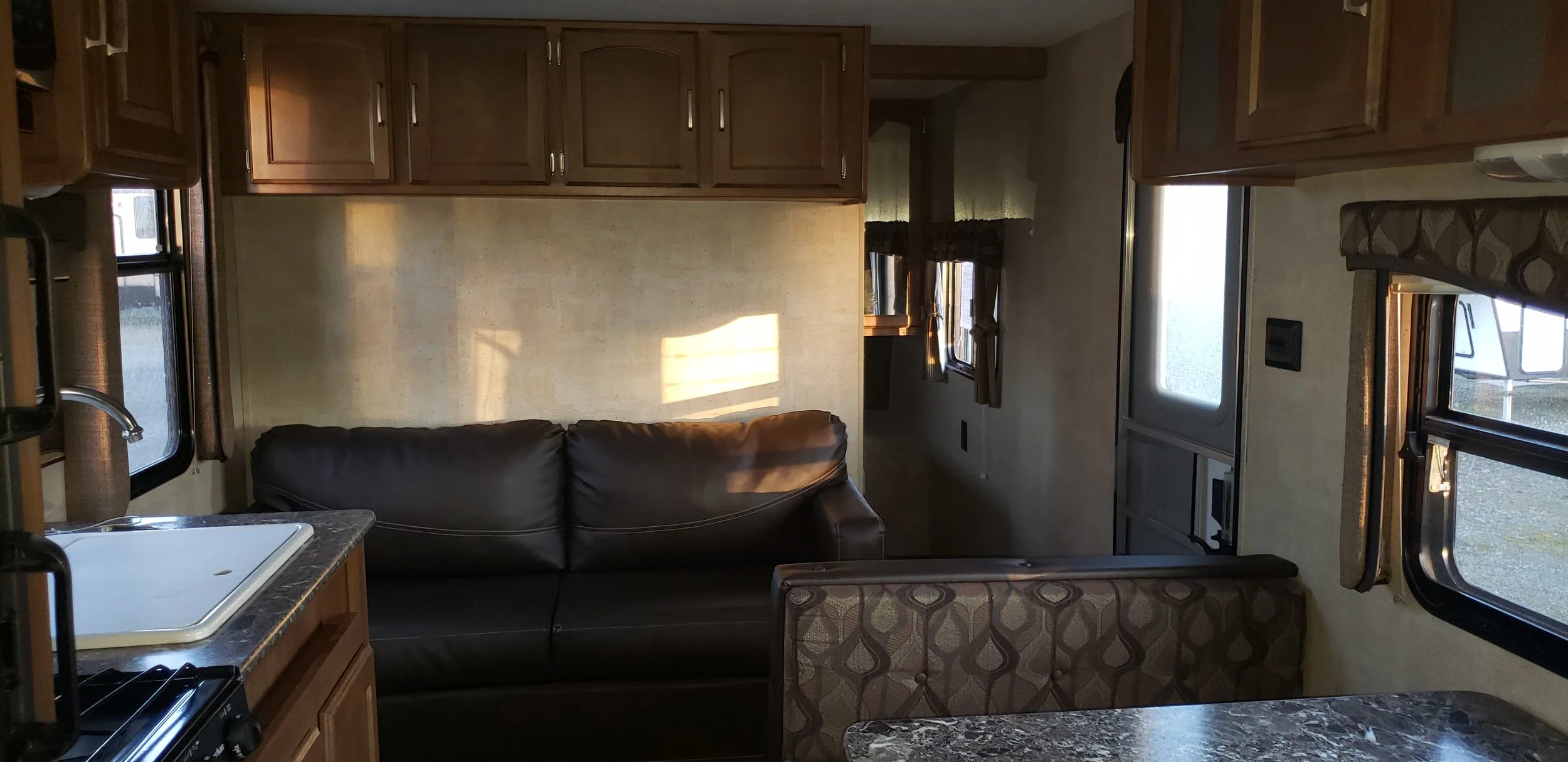 CRV - 2015 Keystone Springdale 260TB - Inside#3.jpg