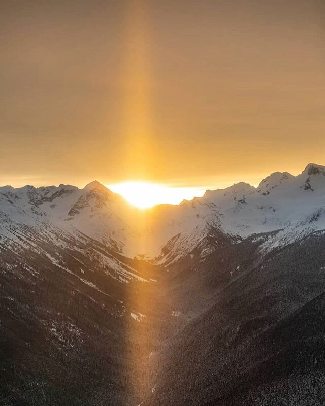 My first sunrise heli shoot - thanks to @gowhistler &amp; @blackcombhelicopters for the bump &amp; fresh tracks!

We flew out of Emerald, passed over Wedge Glacier, did a little tour around and got dropped off at the Roundhouse Lodge for some fresh t
