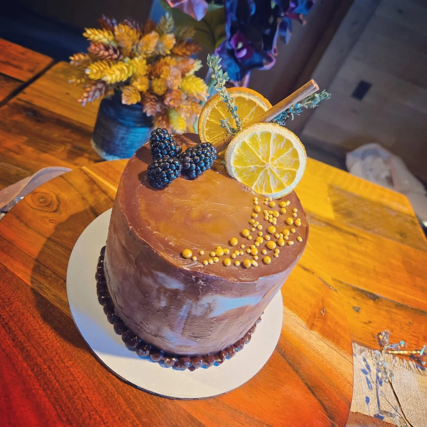 So much fun making a cake for my mom's 79th birthday at a workshop from @thecakeedit.studio 🎂 🥳 Kenzi did such a great job hosting a wonderful class for delicious artistic expression, and my mom loved her cake! 🥰

#cakesofinstagram #mngirl #shoplo