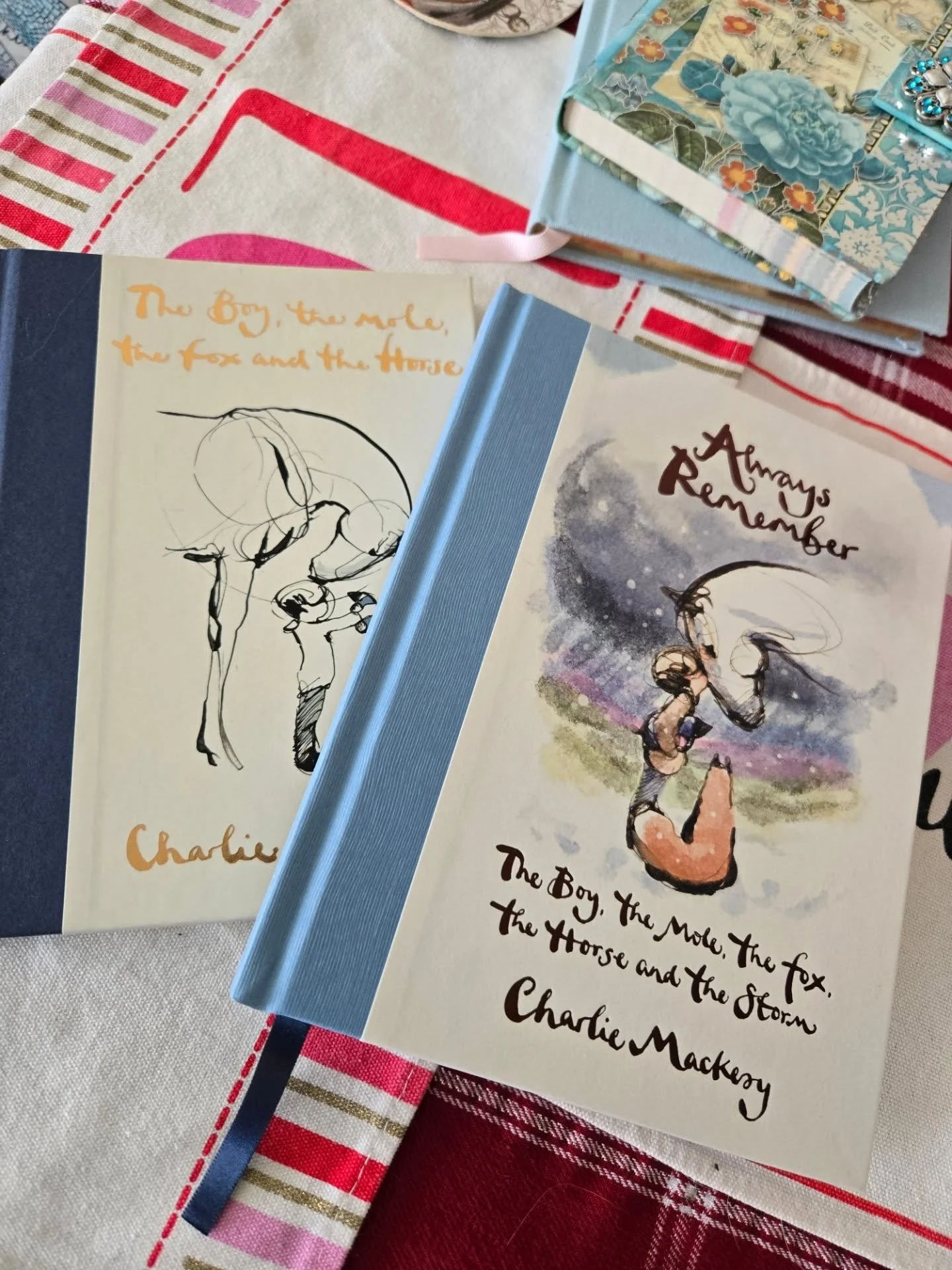 ✨️💕 Yesterday I was gifted the most recent book from the amazing @charliemackesy 
It actually came out last fall but I hadn't gotten around to getting it for myself, so I was so excited to finally have my own copy. 
But here's something I've never m