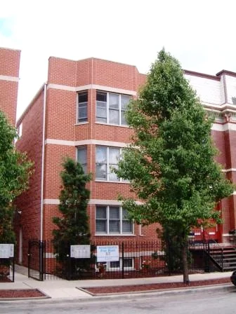 Twin buildings 2 blocks form the IL Med. District. One parking space is included with each apartment. Laundry facilities and bike storage area are located in each building.
