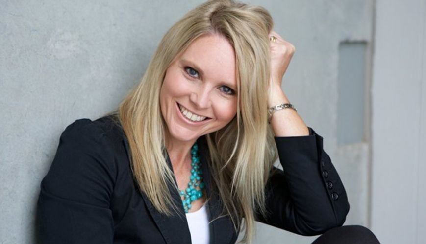 [REVIEW] SHE by Jenn Gibbs