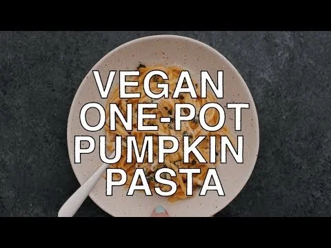 VEGAN ONE-POT PUMPKIN PASTA RECIPE || fooduzzi.com