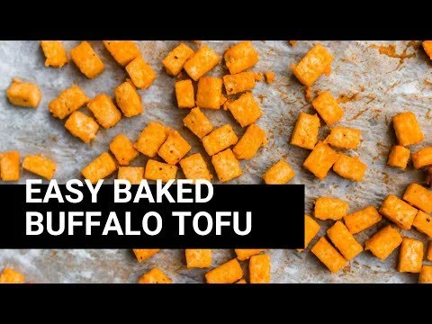 EASY BAKED BUFFALO TOFU (VEGAN) || fooduzzi.com