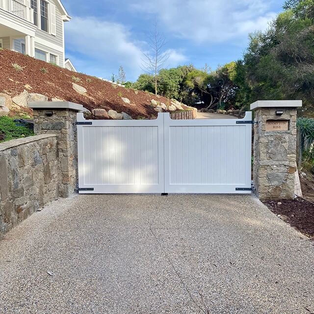 Hampton Style Timber Swing gates automated with a set of FAAC 415 gate motors complement this Rod Layton built home in Portsea