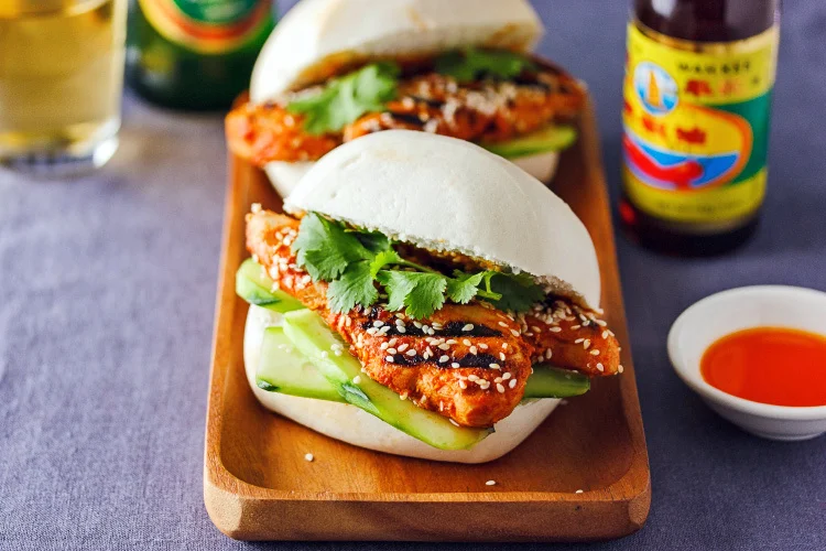 Grilled-chilli-chicken-buns-750.jpg