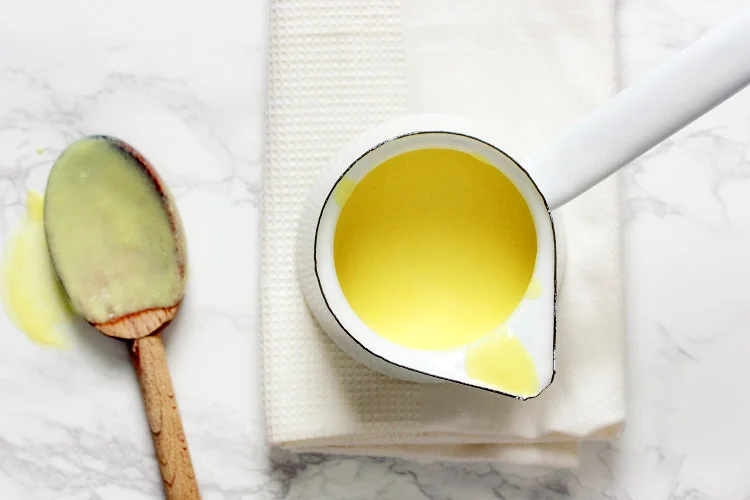 vanilla_pouring_custard_750.jpg