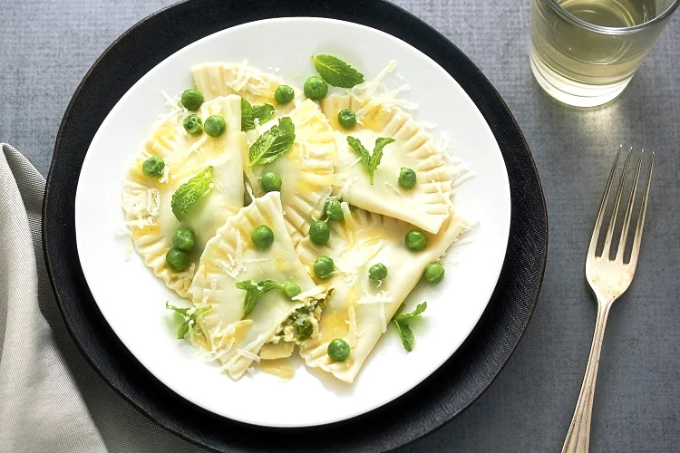 AGNOLOTTI-GOATS-CHEESE-PEAS-MINT.jpg