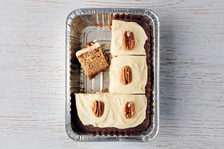 MAPLE AND PECAN CAKE
