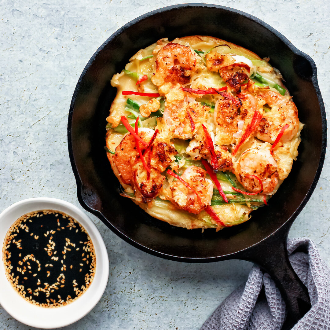 Korean pancake with spring onions, prawns and squid.

Essential dipping sauce: soy, roasted sesame oil, rice vinegar and sesame seeds.

A bit of drinking food before the main event tonight.

#everydayfood #food #cooking #dinner #recipe