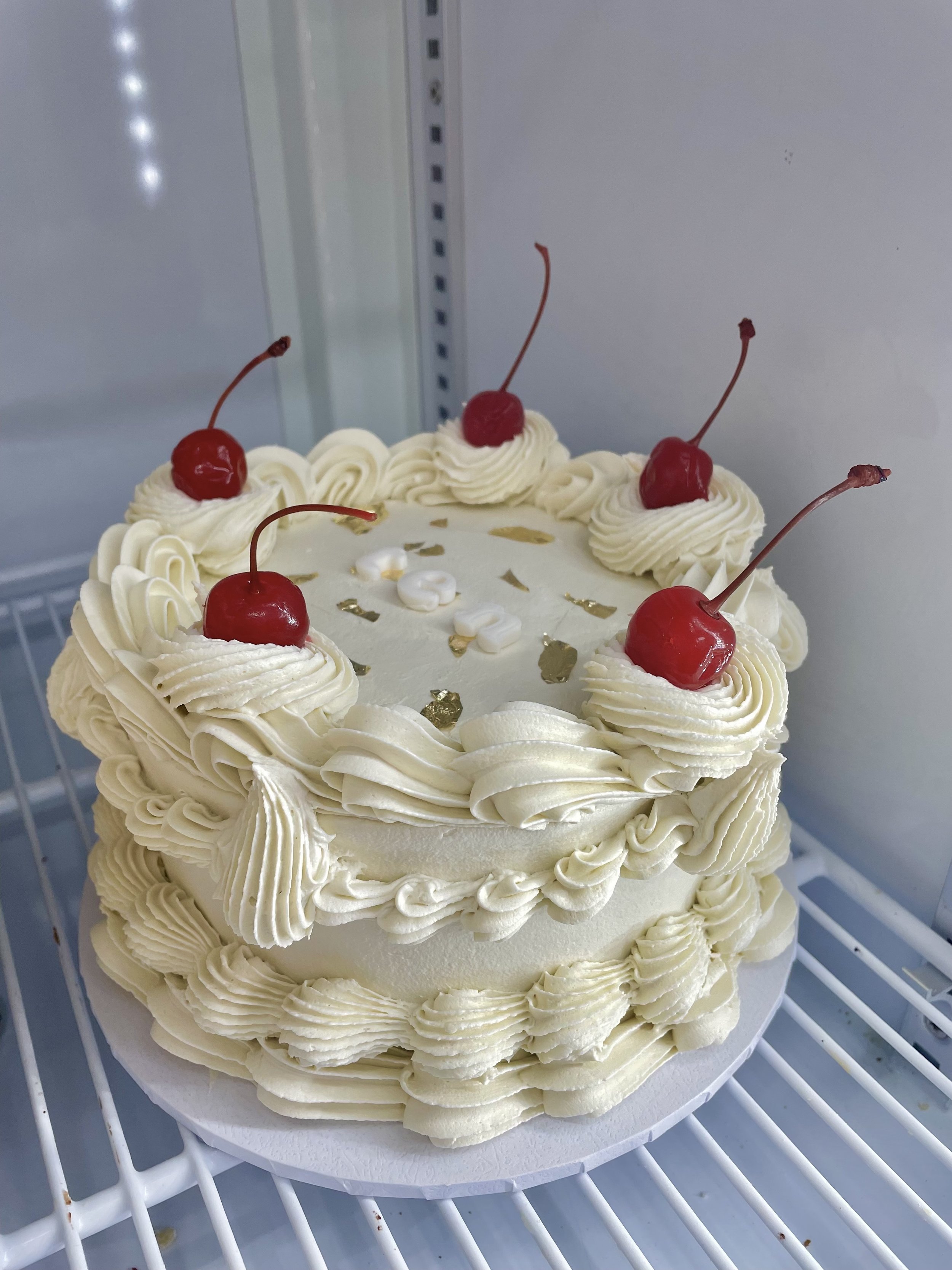 vintage-white-piping-gold-cherry-birthday-anniversary-wedding.jpg