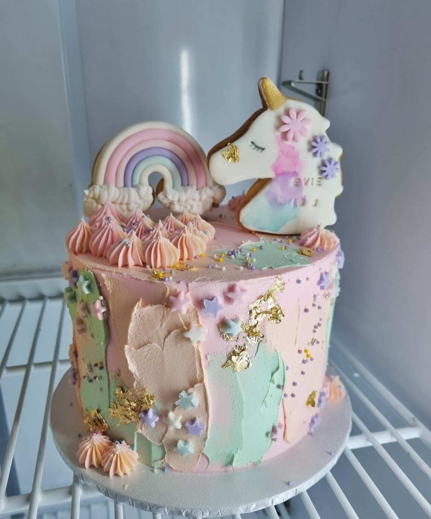 The prettiest unicorn cake you ever did see! 🦄💓🥳