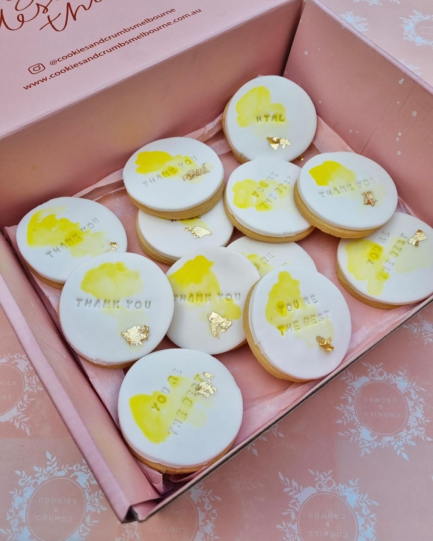 When the light hits all the right places! 🍋🍪😋 Loving this yellow watercolour! 🥰