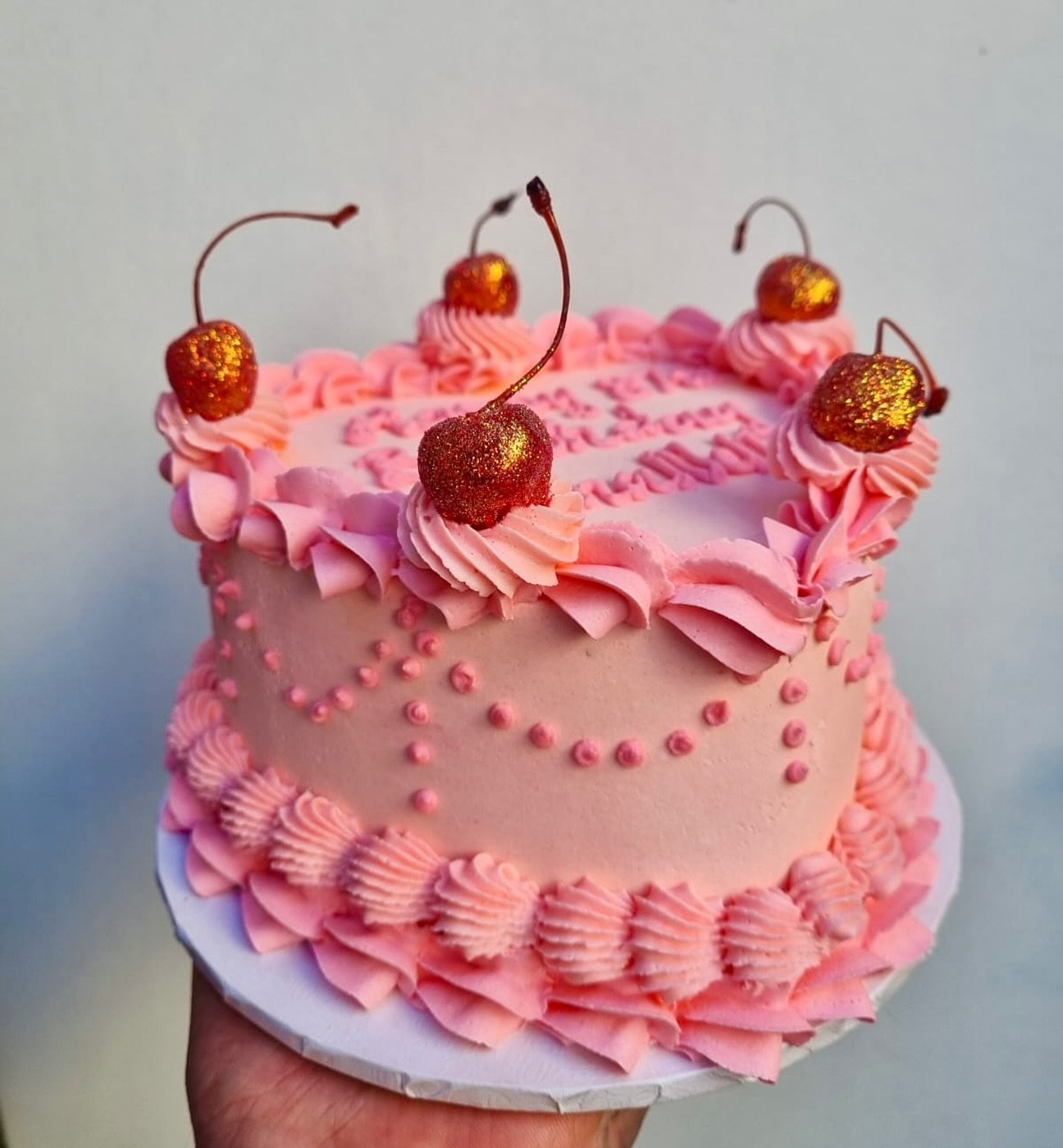 Serving main character energy 🎀🍒✨
This cake was made for birthday magic and sweet moments 💖
Covered in glitter, pink frosting, and extra love 💅
A little sparkle, a lot of charm, and cherries on top 🍒🎂

#birthdaycakegoals #cutestcakeever #cherry