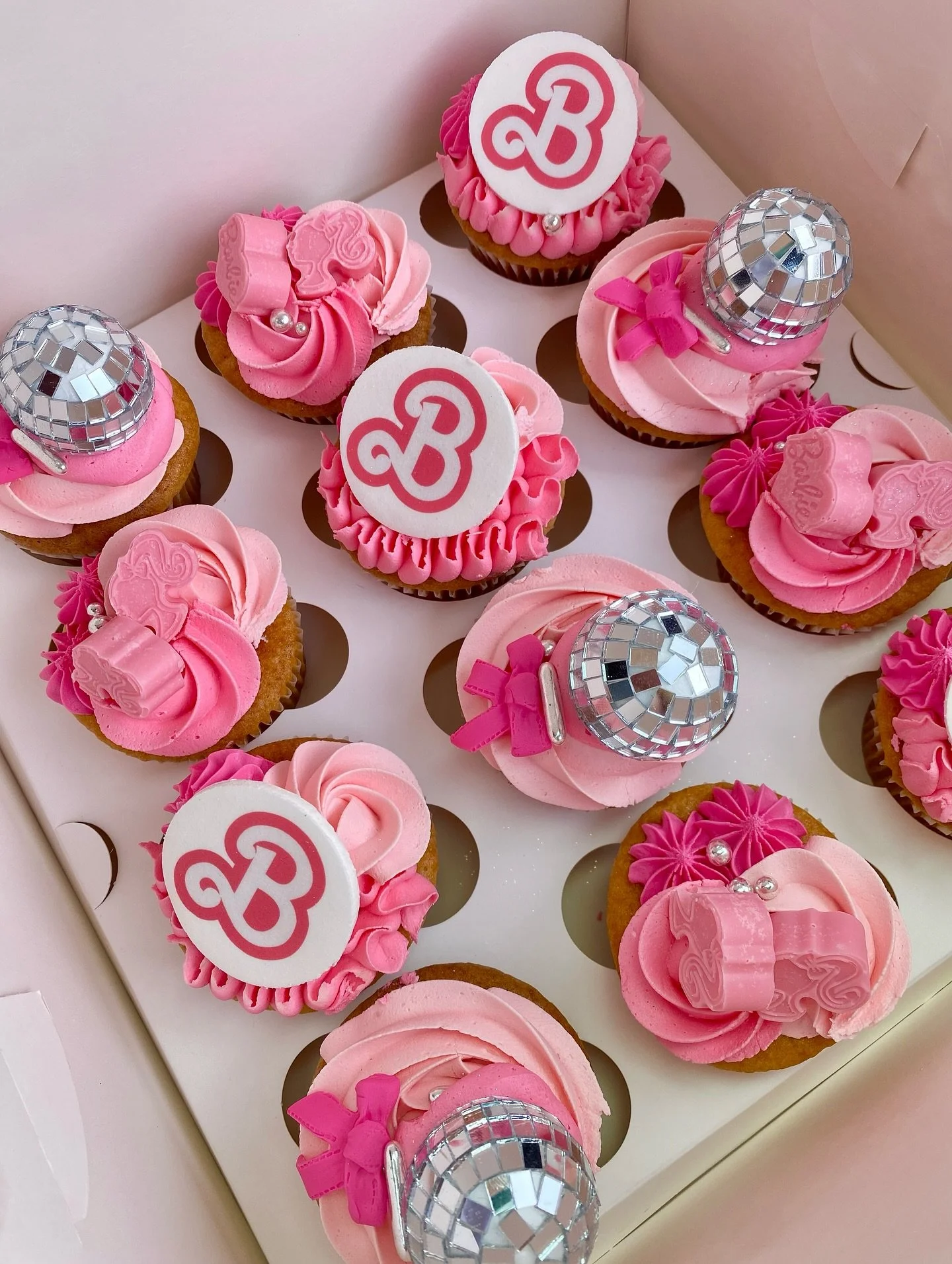 ✨🧁 Pretty in pink and ready to party! 🎀💖
Disco vibes + Barbie dreams = cupcake perfection 💃🌸✨
Because every celebration deserves a little sparkle (and a lot of sweetness) 💎🍰💫

#cupcakegoals #barbievibes #discodreams #sweetcelebrations #shopon