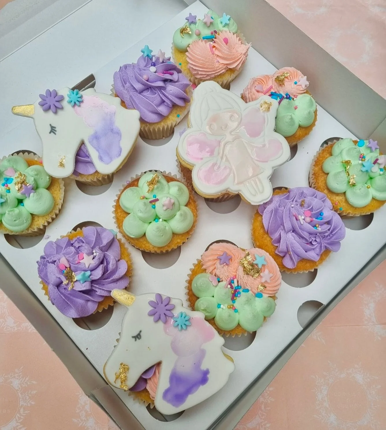 ✨🧁 Step into a world of pure magic ✨🦄💜💖💚
Unicorns with golden horns, fairies with glittery wings 🧚&zwj;♀️🌈, swirls of pastel buttercream, sprinkles, stars, and a touch of edible gold 🌟🍬💫.
These cupcakes aren&rsquo;t just desserts&hellip; th