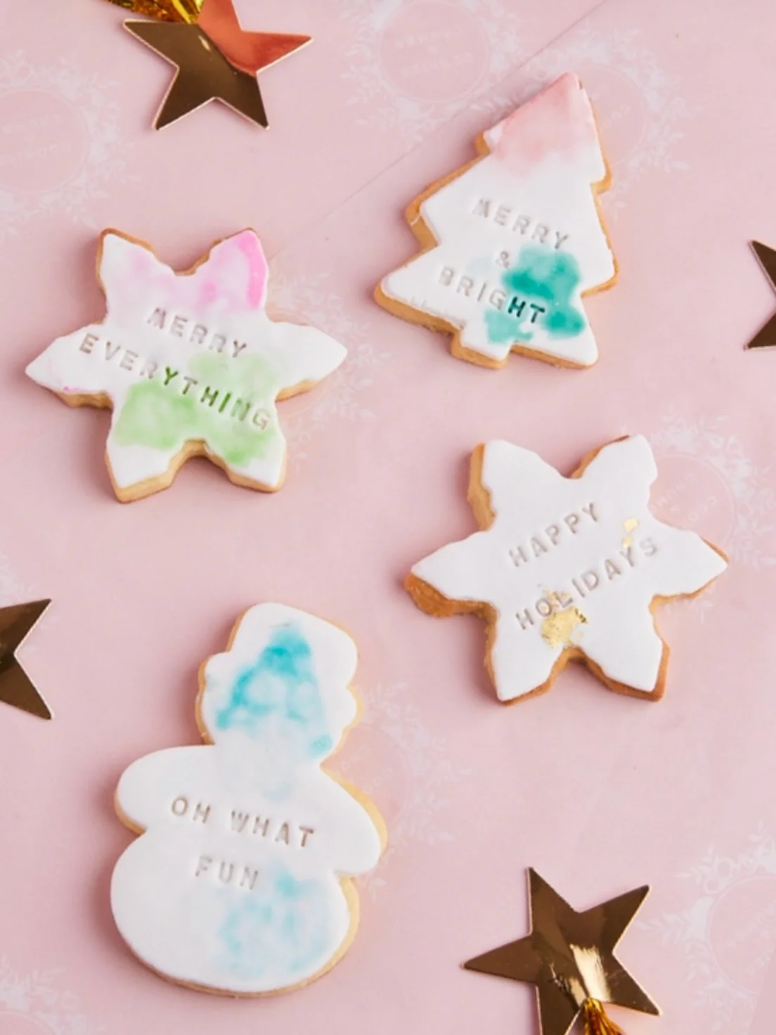 Merry, bright &amp; dipped in Christmas magic ✨🍪💖
our pastel holiday cookies are officially making spirits extra sweet this season &mdash; soft colours, stamped messages and that little shimmer of gold that makes December feel special 🎄🌈✨

Perfec