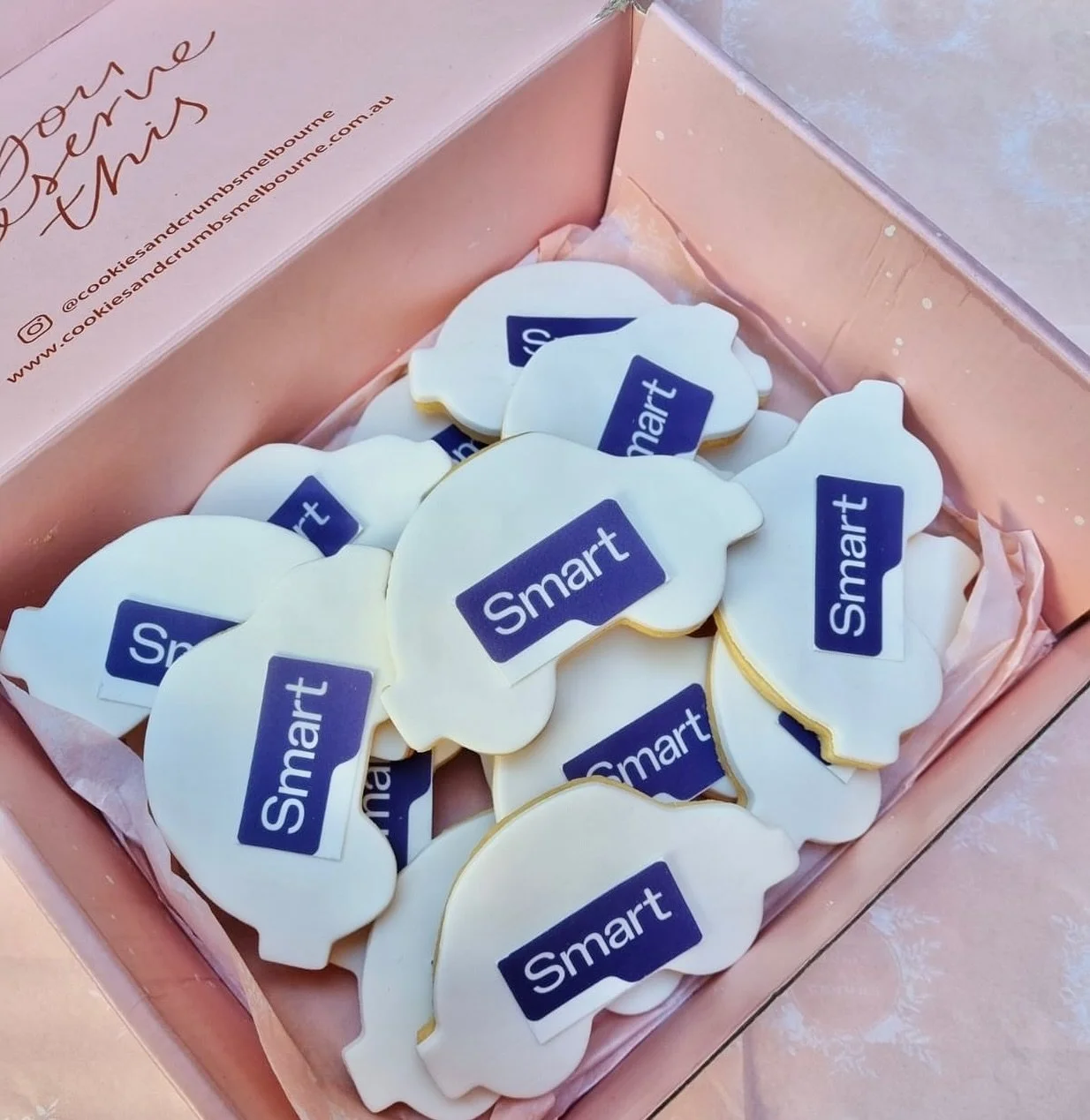 Work smarter, NOT harder&hellip; and always with cookies 🍪😉 
Custom logo treats that do the talking for you - simple, sharp &amp; seriously effective.
Because when your branding tastes THIS good&hellip; the work kinda does itself 🤭💼✨

#corporateg