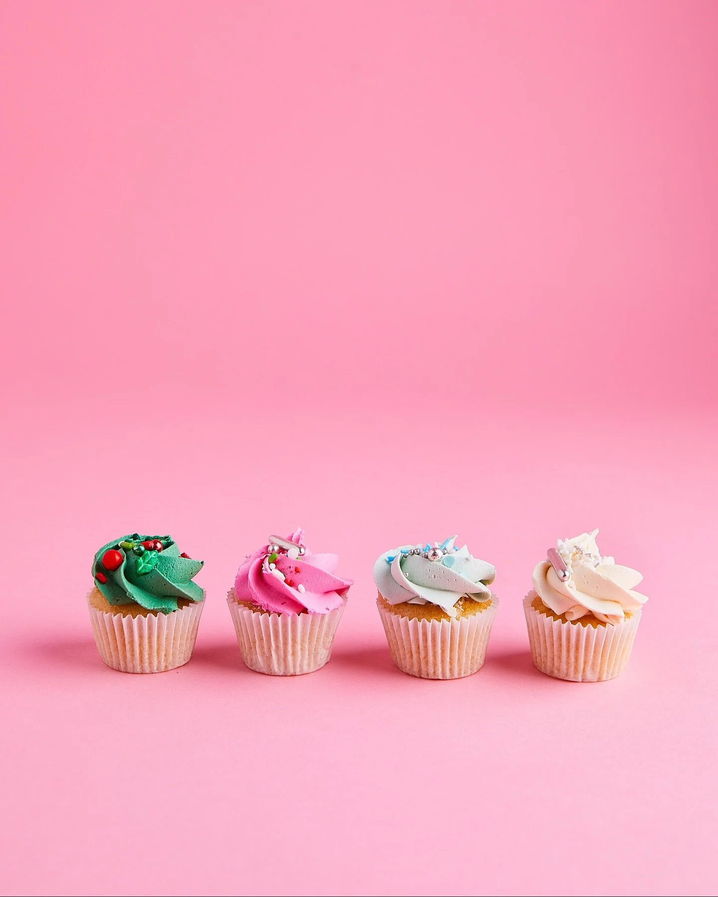 ✨ Pastel Christmas but make it mini ✨
Four little cupcakes, four little moods&hellip; all ready to sweeten your Silly Season 💖🎄
Because Christmas magic doesn&rsquo;t have to be red + green only &mdash; sometimes it&rsquo;s pink, mint, sprinkle-load