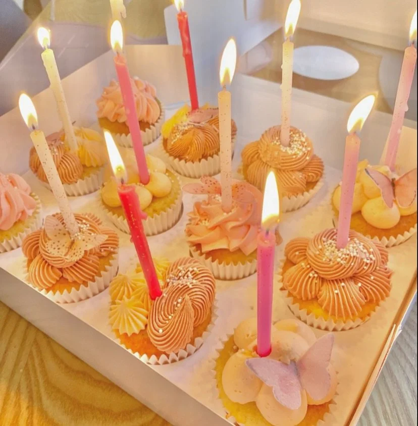 Blush tones, delicate piping &amp; a little candle glow&hellip; 🕯️💕
These cupcakes made the prettiest birthday moment!
Swipe for all the sweet details 🧁✨

#AestheticBakes #PrettyPartyTreats #CupcakeMagic