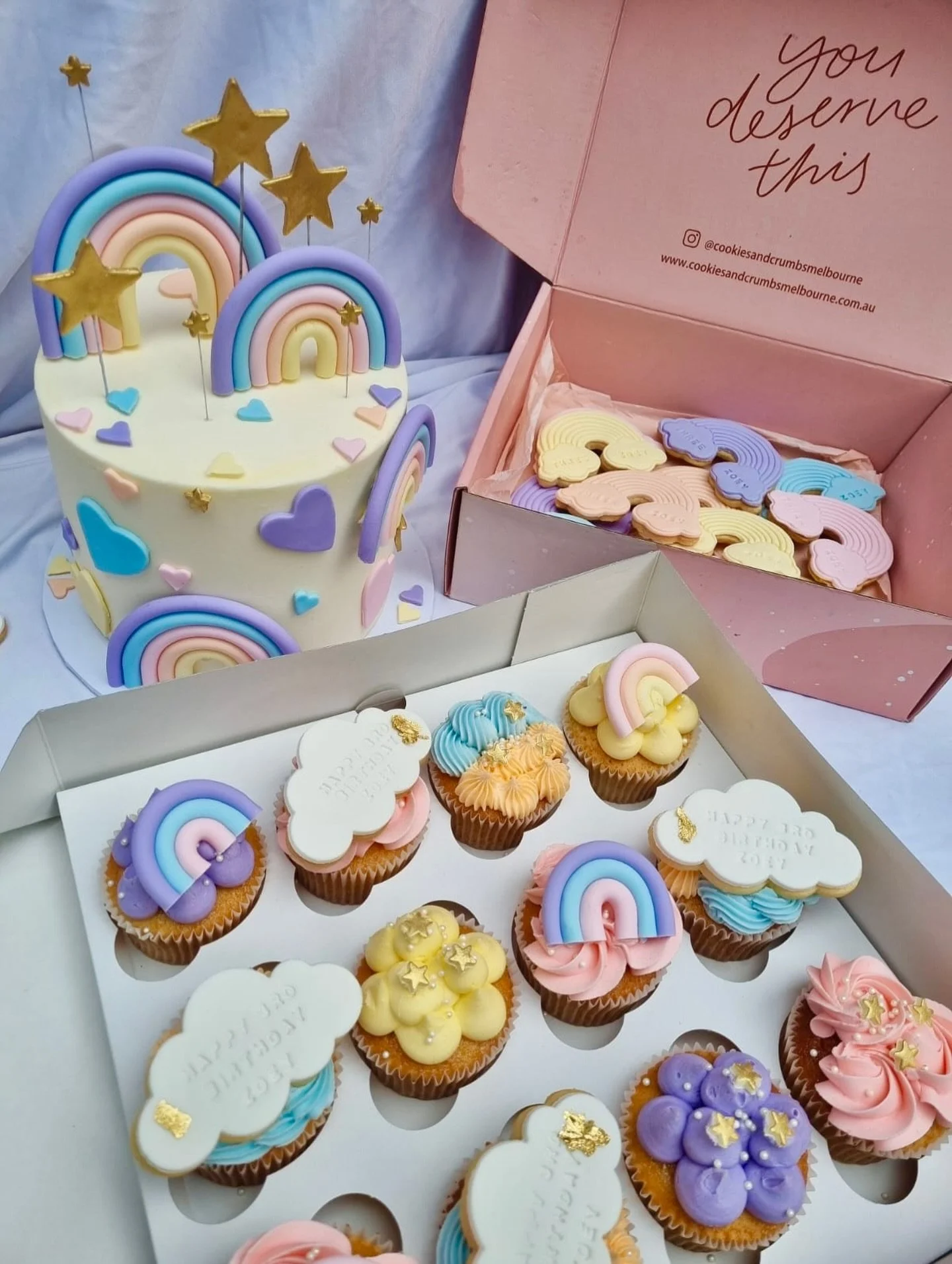 ✨ The ultimate pastel party dream! ✨
Our Little Dreamer Rainbow Cake, matching cookies and cupcakes are here to sprinkle magic on any celebration 🌈💜

Perfect for:
🎂 Birthdays
🌈 First birthdays
⭐ Baby showers
💜 Any pastel-themed party

💌 Want sp