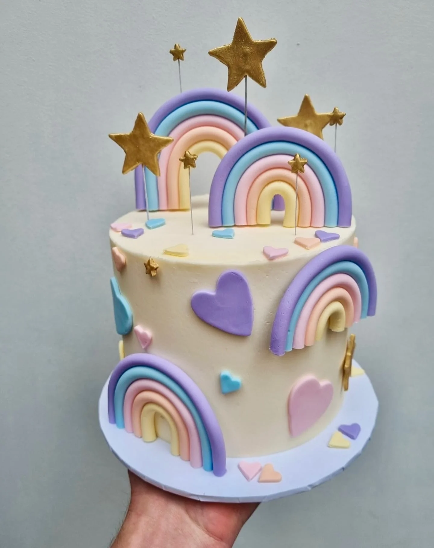 Say hello to our NEW Little Dreamer Rainbow Cake! 🌈💛💜💗
Loaded with pastel rainbows, golden stars and the sweetest little hearts&hellip; it&rsquo;s basically a party in cake form 🎉✨

Perfect for birthdays, magical moments and all the colour lover