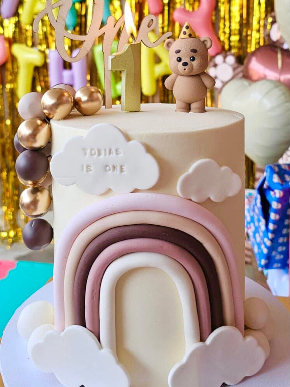 Somewhere over the rainbow, this little ONE turned magical 🌈🤍

Soft neutrals, dreamy arches, fluffy clouds and the sweetest teddy topper &bull; the perfect cake for a first birthday full of love, wonder &amp; tiny celebrations ✨🧸🎂

Thanks to our 