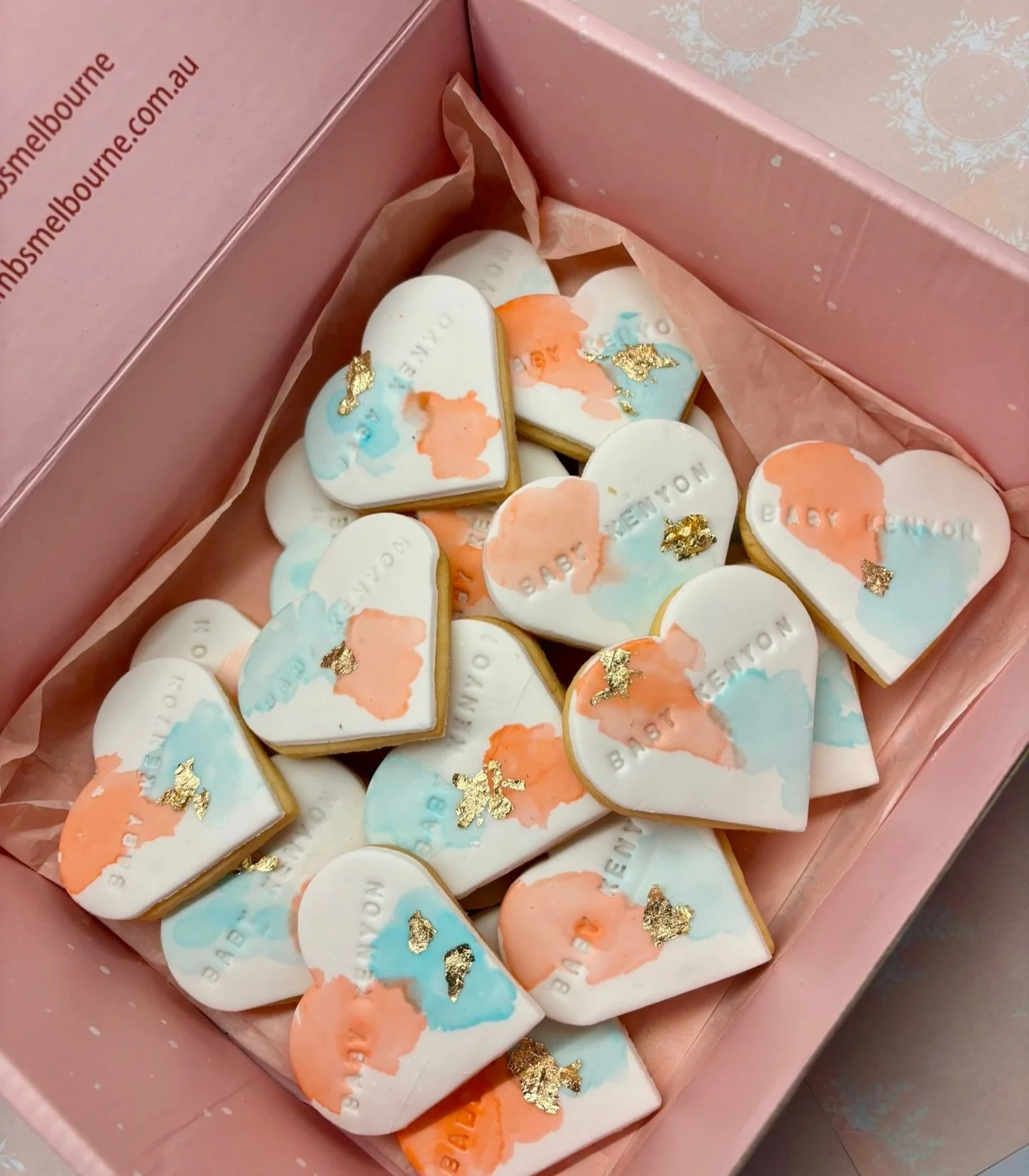 Pastel hearts, soft watercolour vibes &amp; a touch of gold ✨🤍
These custom heart cookies were made to celebrate the sweetest little arrival &bull; Baby Kenyon 💕
Hand-finished fondant, delicate watercolour and edible gold because the details matter