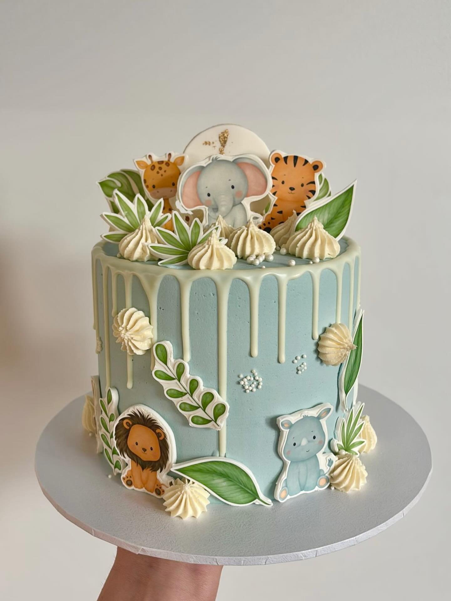 Obsessed with this cutie safari moment 🐘🦁🐯🌿💙

Our Animal Safari cake bringing all the jungle vibes with soft blue buttercream, creamy drips and the sweetest little friends on top 🤍✨

Perfect for first birthdays, baby showers &amp; wild little c