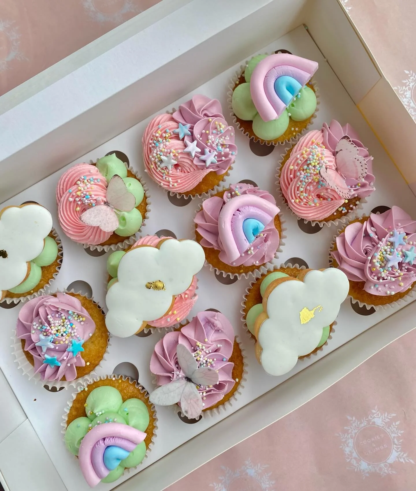Ending the weekend on a sweet note 💕🧁
Pastel cupcakes, fluffy buttercream &amp; all the dreamy details 🌸☁️🌈
Because Sundays are for spoiling yourself ✨ #cupcakes #melbourne #pastel