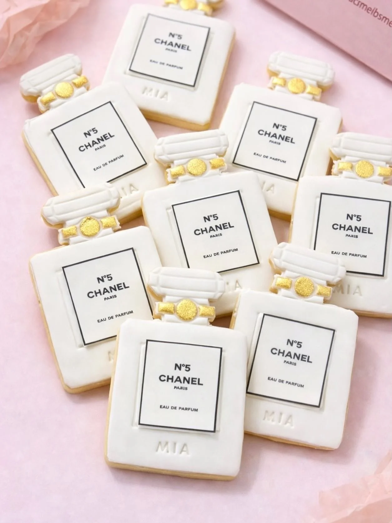 Luxury&hellip; but make it edible 🤍✨

Chanel-inspired cookies for the sweetest little MIA 💫
Handcrafted, personalised and finished with a touch of gold - because details matter.

Perfume bottles you can actually bite into&hellip; iconic. 💋

#luxur