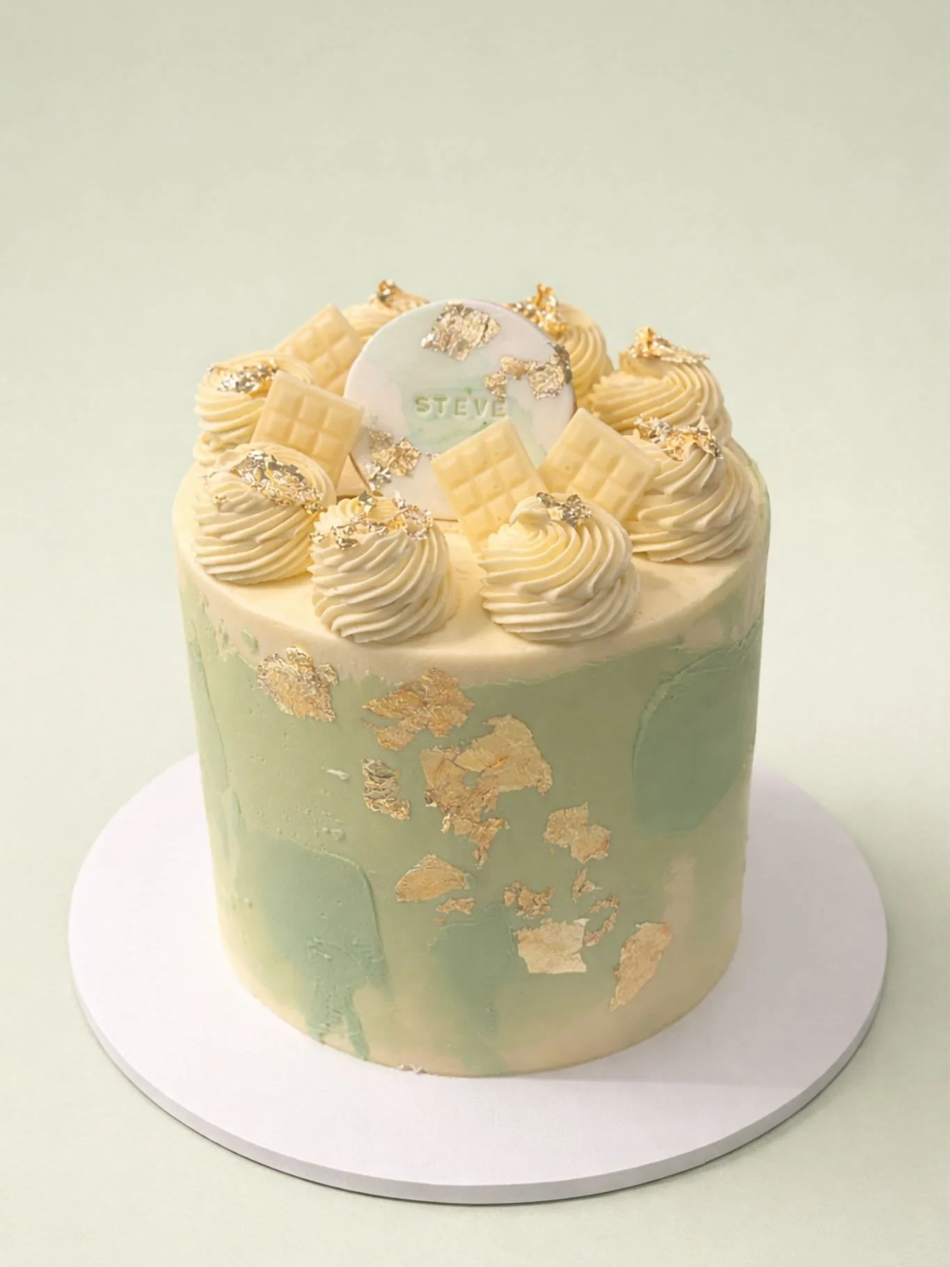 Soft tones, gold details ✨

Celebrating Steve with this dreamy pale green beauty, finished with textured buttercream, edible gold leaf and white chocolate accents 🤍

Simple, elegant and made to stand out 💫

#melbournecakes #customcakesmelbourne #ca