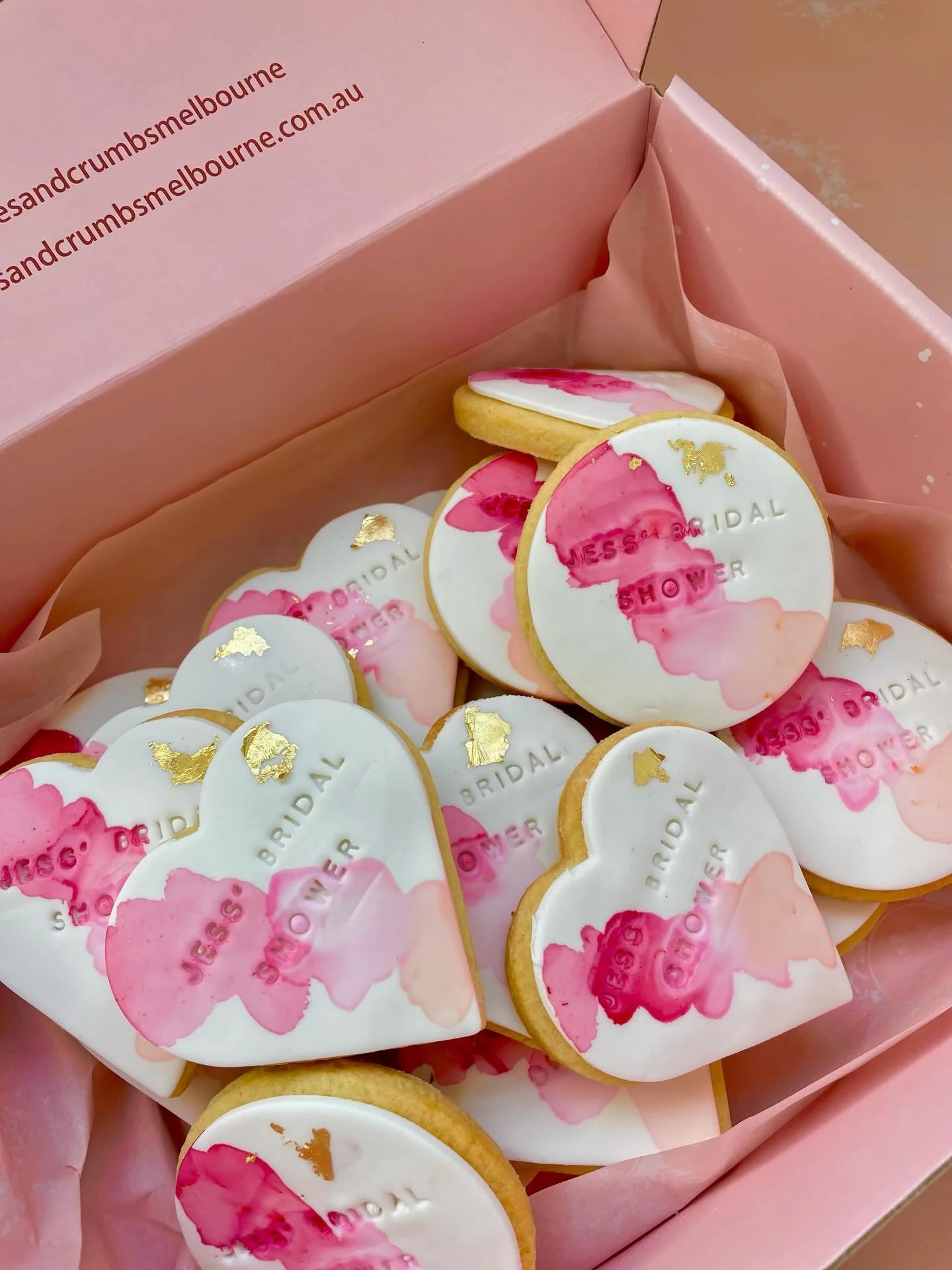 Designed this burgundy + blush palette years ago for my cookies&hellip; and now it&rsquo;s everywhere for 2026 🤍✨

Still obsessed with how luxe and romantic it feels - and now I&rsquo;m wearing it just as much as I&rsquo;m baking it 🙌🏼

#burgundya