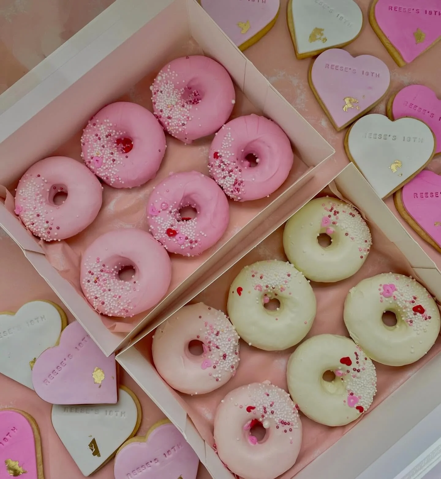 Pretty in pink and baked to perfection 💕🍩🍪
Our donuts and cookies are bringing all the sweet, soft, sprinkle-filled vibes &bull; because everything tastes better with a little pink ✨

Perfect for parties, gifting or just because you deserve it 💗
