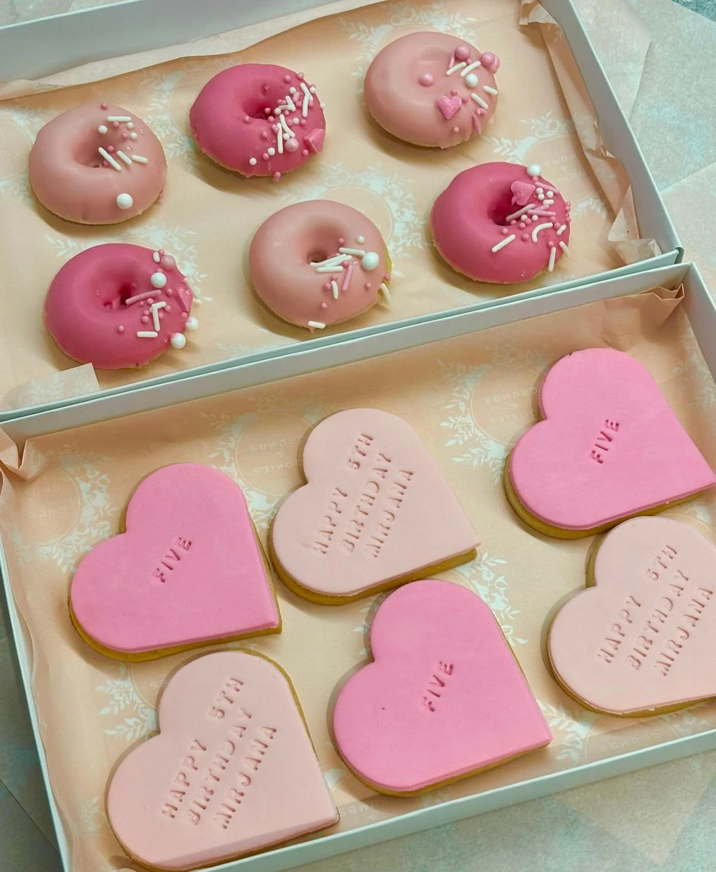 Cookies &amp; donuts 🍩💕 name a better duo&hellip; we&rsquo;ll wait 😜

Hope you&rsquo;re all soaking up those Friday night vibes &bull; TGIF!!! 🎉✨

#cookies #donuts #fridayfeels