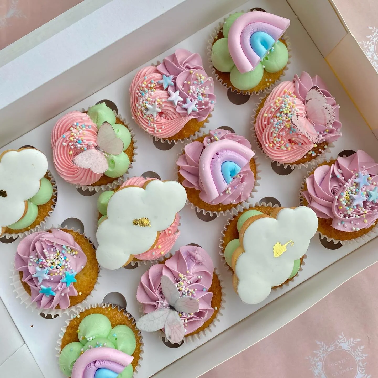Rainbow dreams in every bite 🌈🧁✨ Forever obsessed with these beauties &bull; pastel, pretty and delicious! 😋 

#birthday #cupcakes #pastel