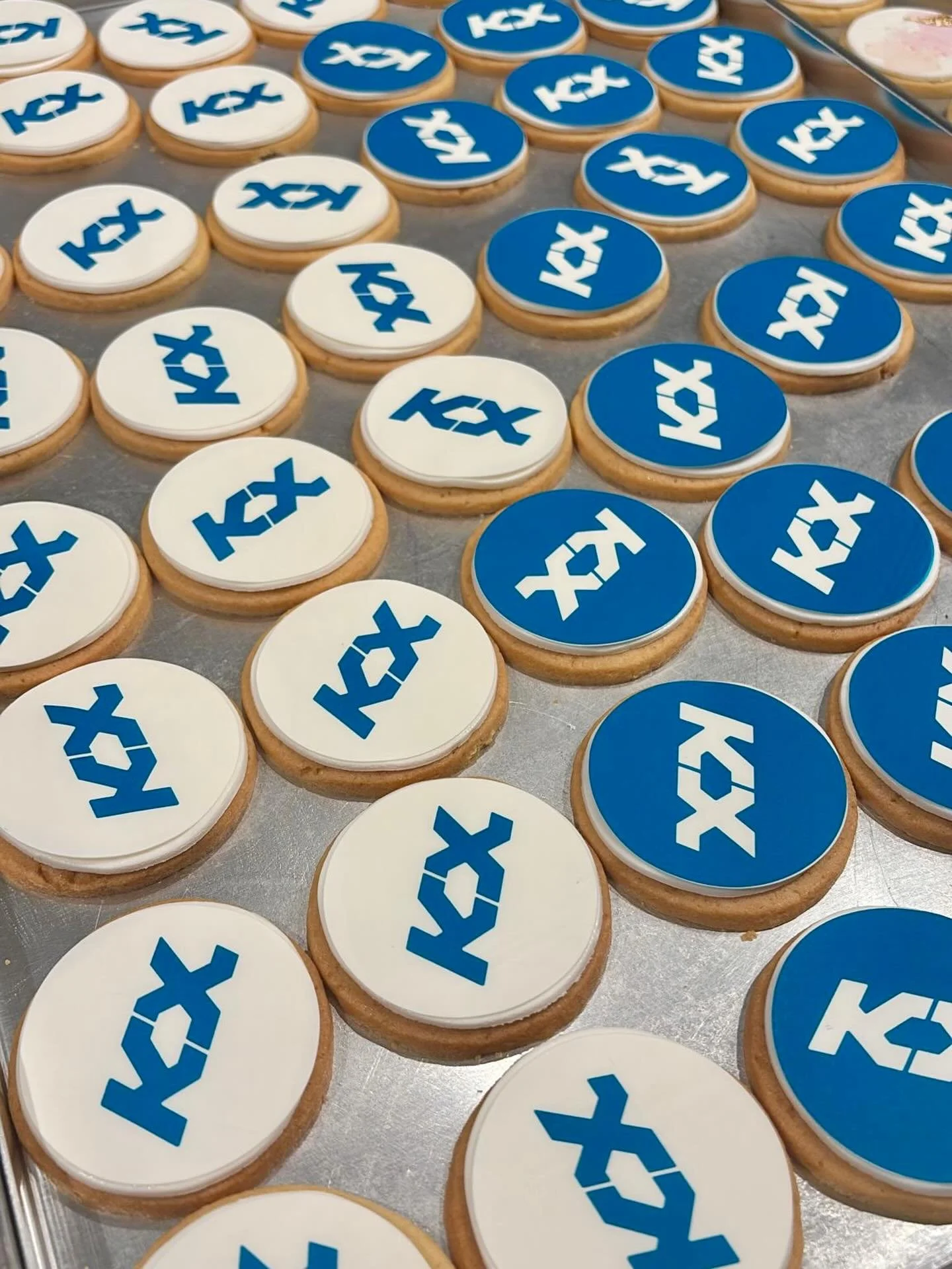 Behind the scenes creating these custom branded logo cookies for KX Pilates 💫

Loved bringing their brand to life in the sweetest way for International Pilates Day 💙 @kxpilatessouthmelbourne 

#kxpilates #logocookies #customcookies