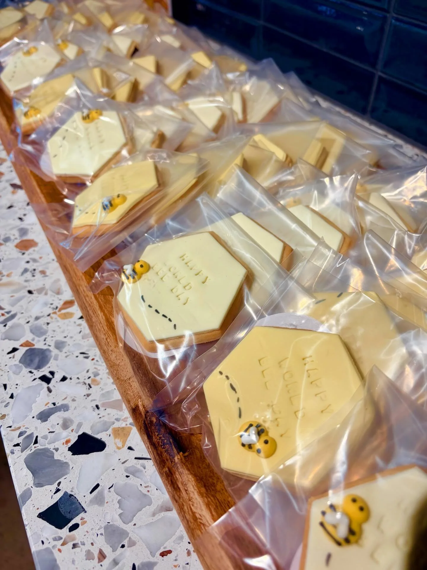 Client pics that are too cute not to share 🐝✨💛
The sweetest little honeycomb cookies made for World Bee Day for our client @lifeatdll 

Still one of my favourite sets 🍯🌼🐝

#beecookies #worldbeeday #corporateevents