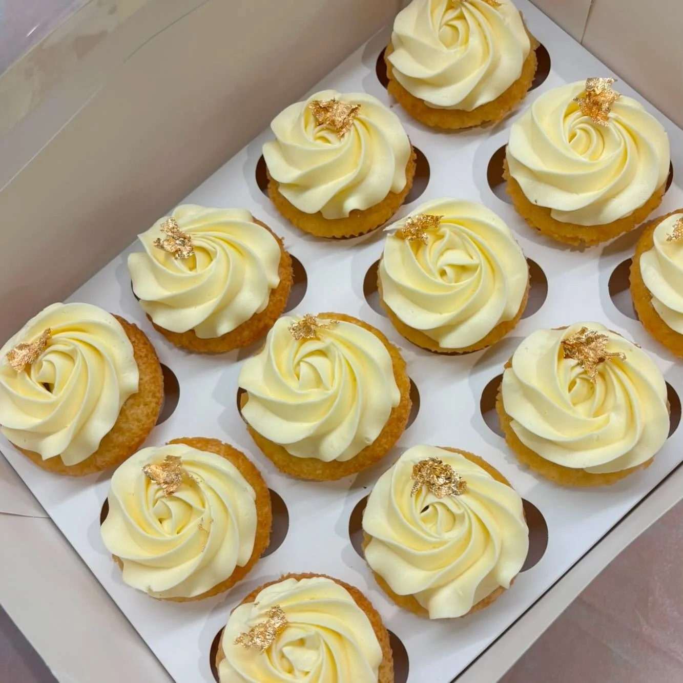 ✨ Simple, elegant, and always a crowd favourite. Vanilla cupcakes topped with silky buttercream rosettes and a touch of edible gold. ✨🧁

#cupcakes #melbournecupcakes #yummy