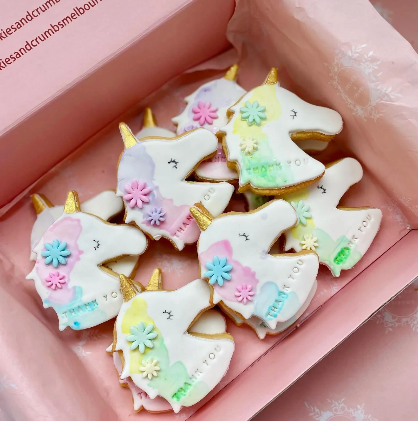 The most beautiful way to say thank you! 💕💝🙌

Imagine receiving a surprise box of cookies that look this cute &bull; perfect for events or just because &bull; great to keep for visitors coming over and perfect with a cup of tea or coffee! 🍪 ☕️ 

