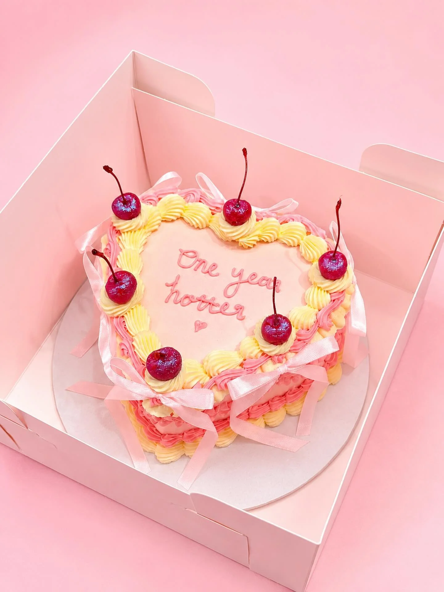 🎀🍒 One year hotter 🍒🎀

Vintage heart cakes will never go out of style ✨ Soft pinks, buttery swirls, satin bows and glitter cherries&hellip; the ultimate birthday centrepiece.

Obsessed with every little detail on this beauty 💕✨

#heartcake❤️ #vi