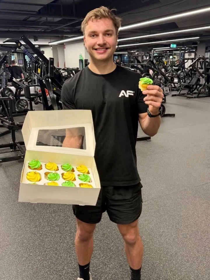Scoring Smiles Before Kick-Off! 💚💛⚽ @af_elsternwick Swipe 👉🏻

These custom green and gold cupcakes were made for Anytime Fitness Elsternwick as they cheered on the Socceroos.

Safe to say one lucky staff member was more than happy to do the taste