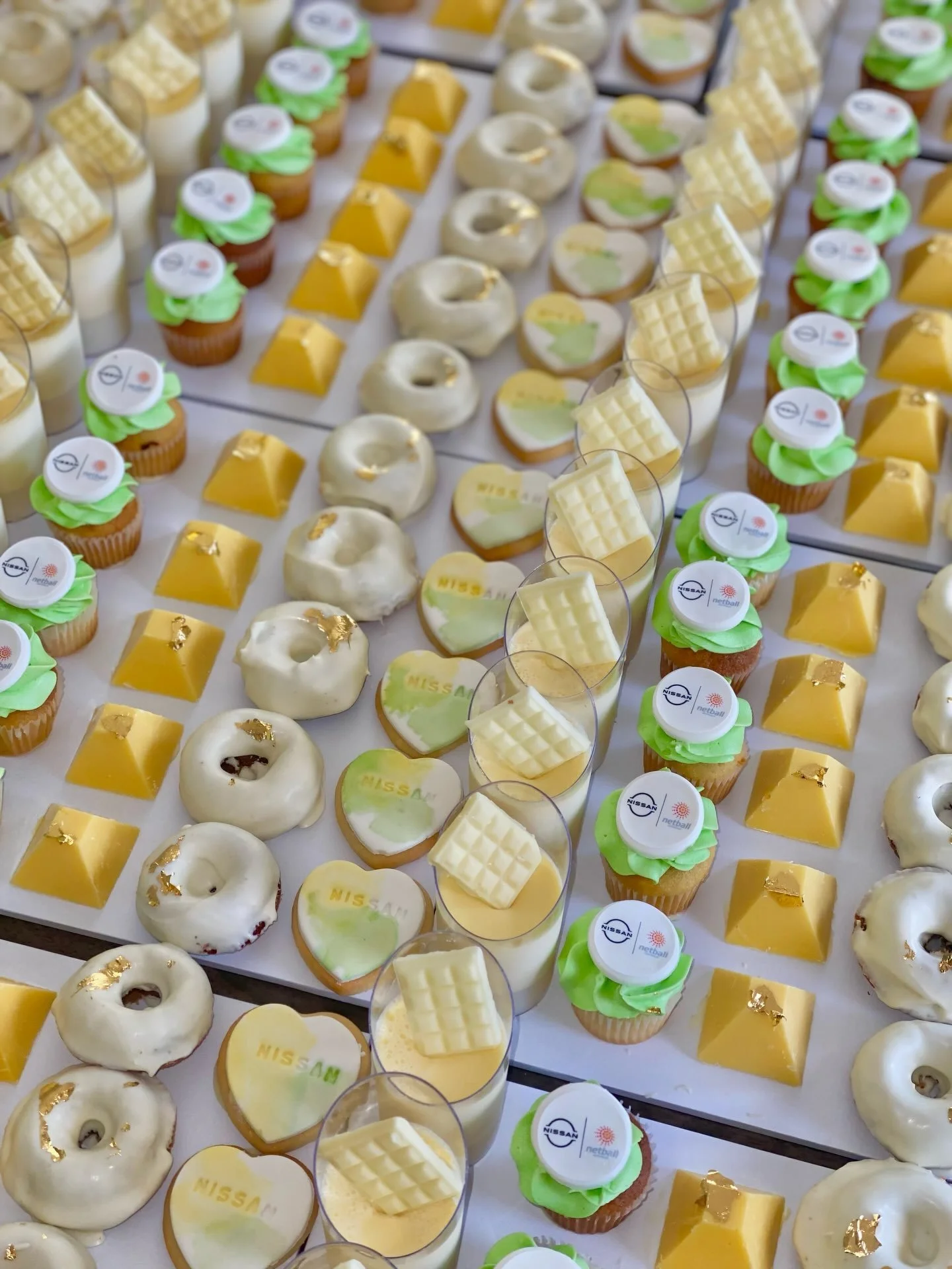 Corporate, but make it sweet. ✨🤍 @netballvic @nissanaustralia 

A dessert board created for a special corporate event- because every celebration deserves a beautiful finishing touch.

#corporatecatering #brandedcupcakes #personalised