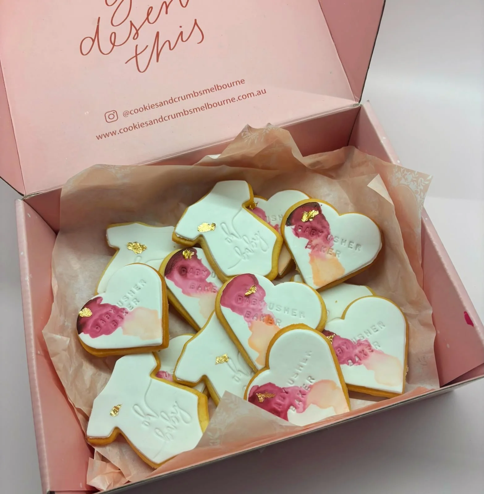 Baby onsies + hearts = perfect baby shower cookies 💕

#saturdayevents #babyshowercookies #personalised
