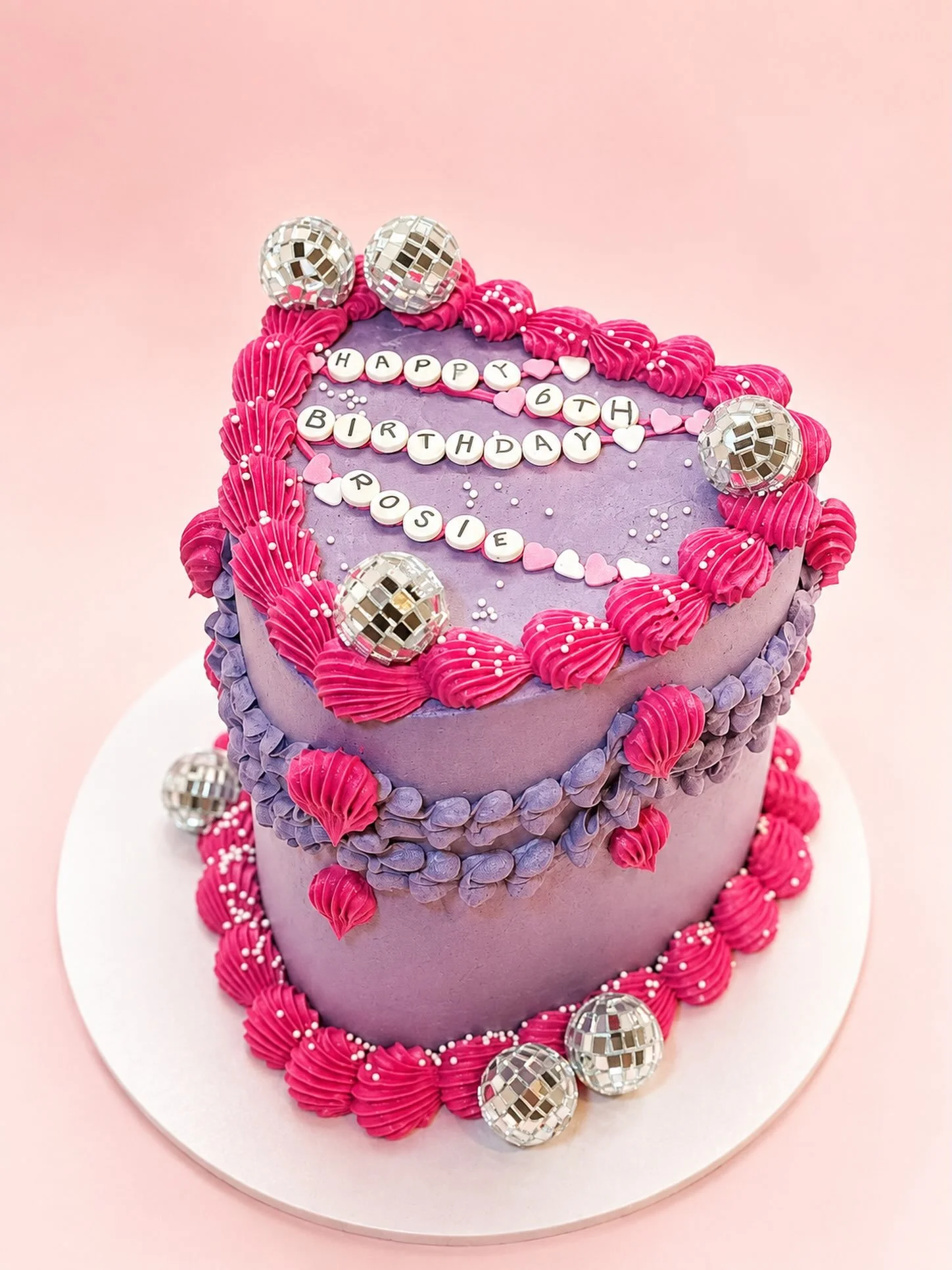 In my disco era 🪩💗✨

Pink, purple, piping &amp; a whole lot of sparkle for Rosie&rsquo;s 6th! 🎂🪩

#discocake #melbournecake #birthdaycakemelbourne