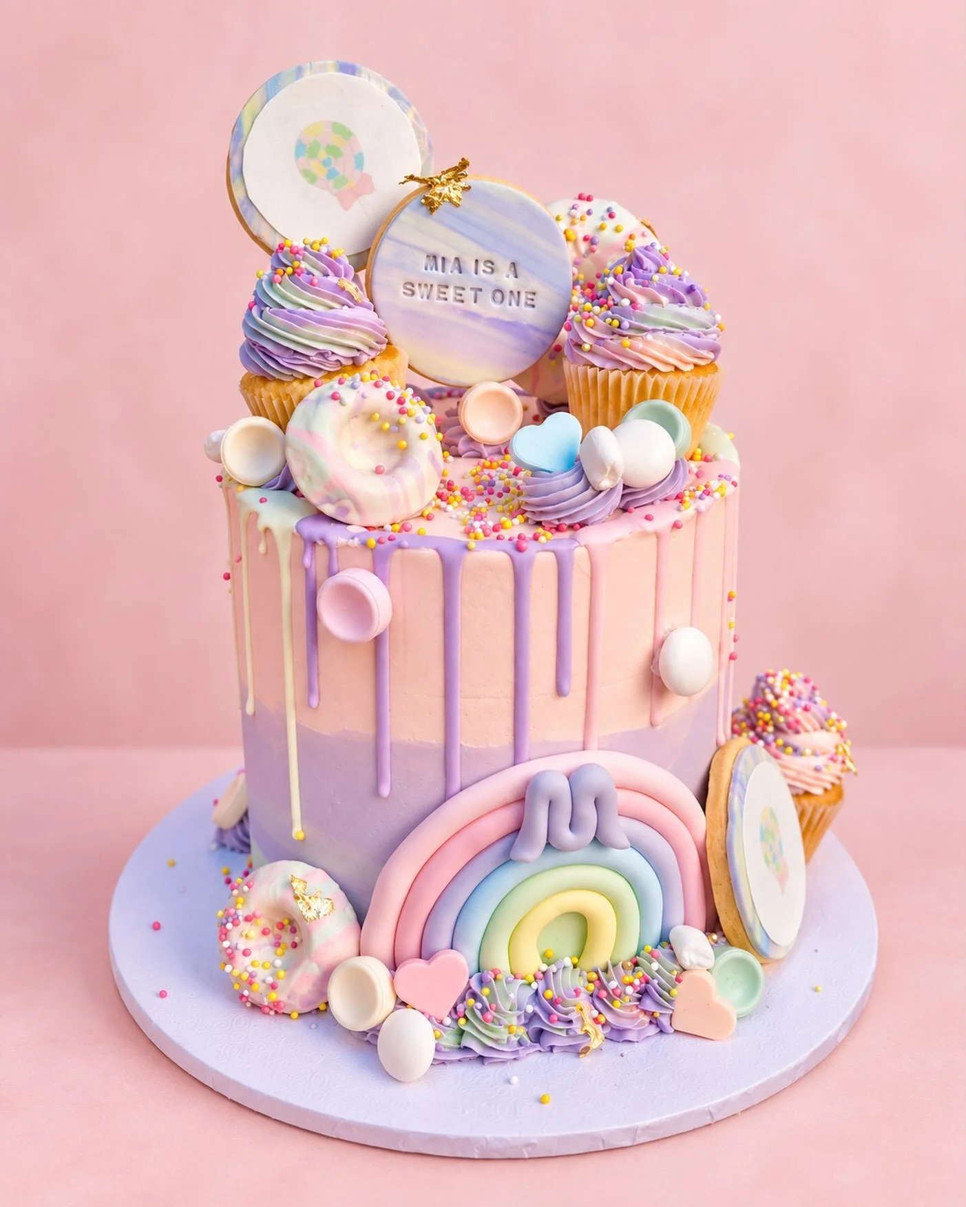 Mia is a sweet one 🌈✨

Pastel swirls, little rainbows, cupcakes and sprinkles everywhere &bull; this first birthday cake was pure joy from top to bottom! 🧁💕

#cake #pastel #birthdayvibes