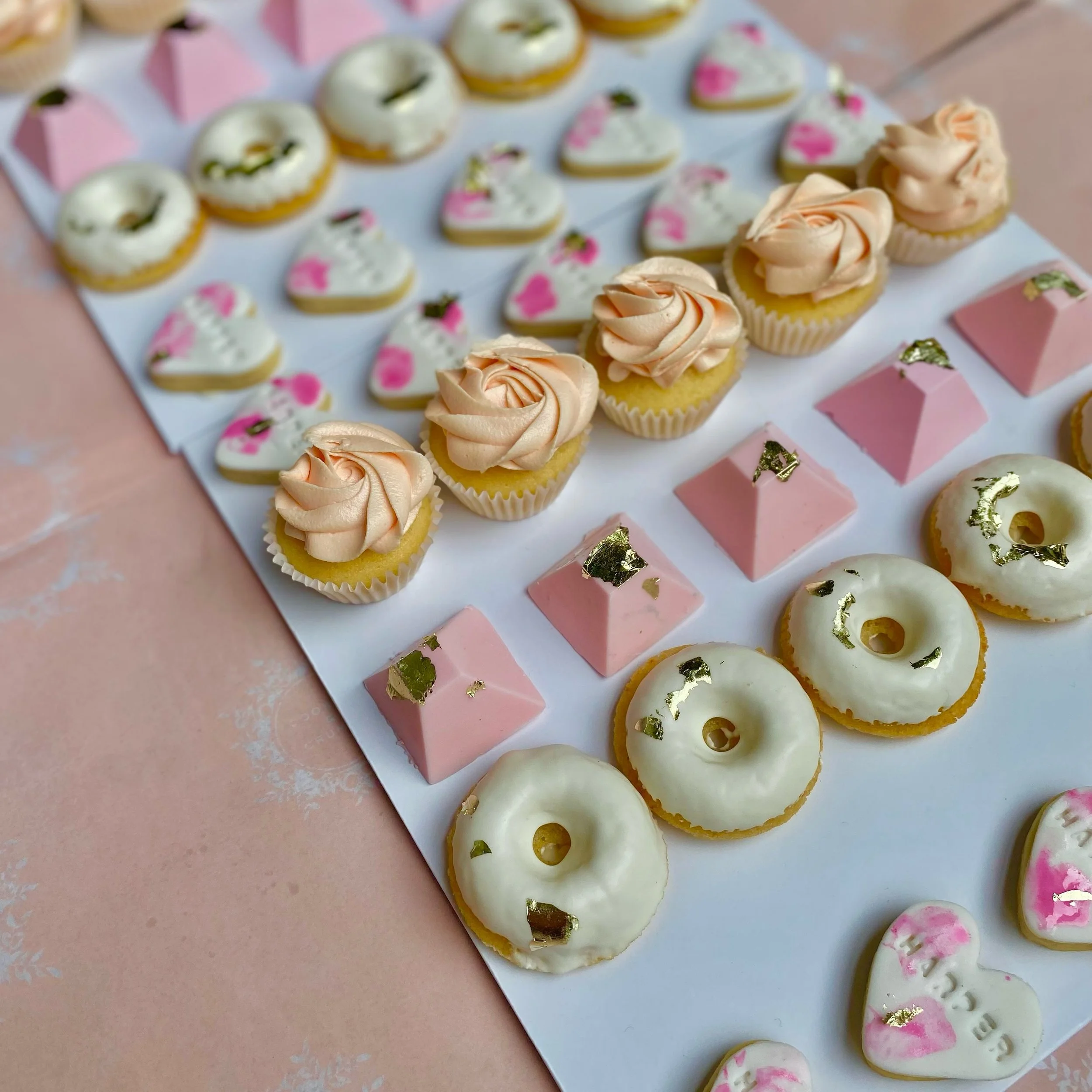 Party board of your dreams! 💓❤️💕

A delicious mix of 50 mini treats, beautifully arranged on a board and ready to serve. The perfect addition to any celebration! ✨🎉