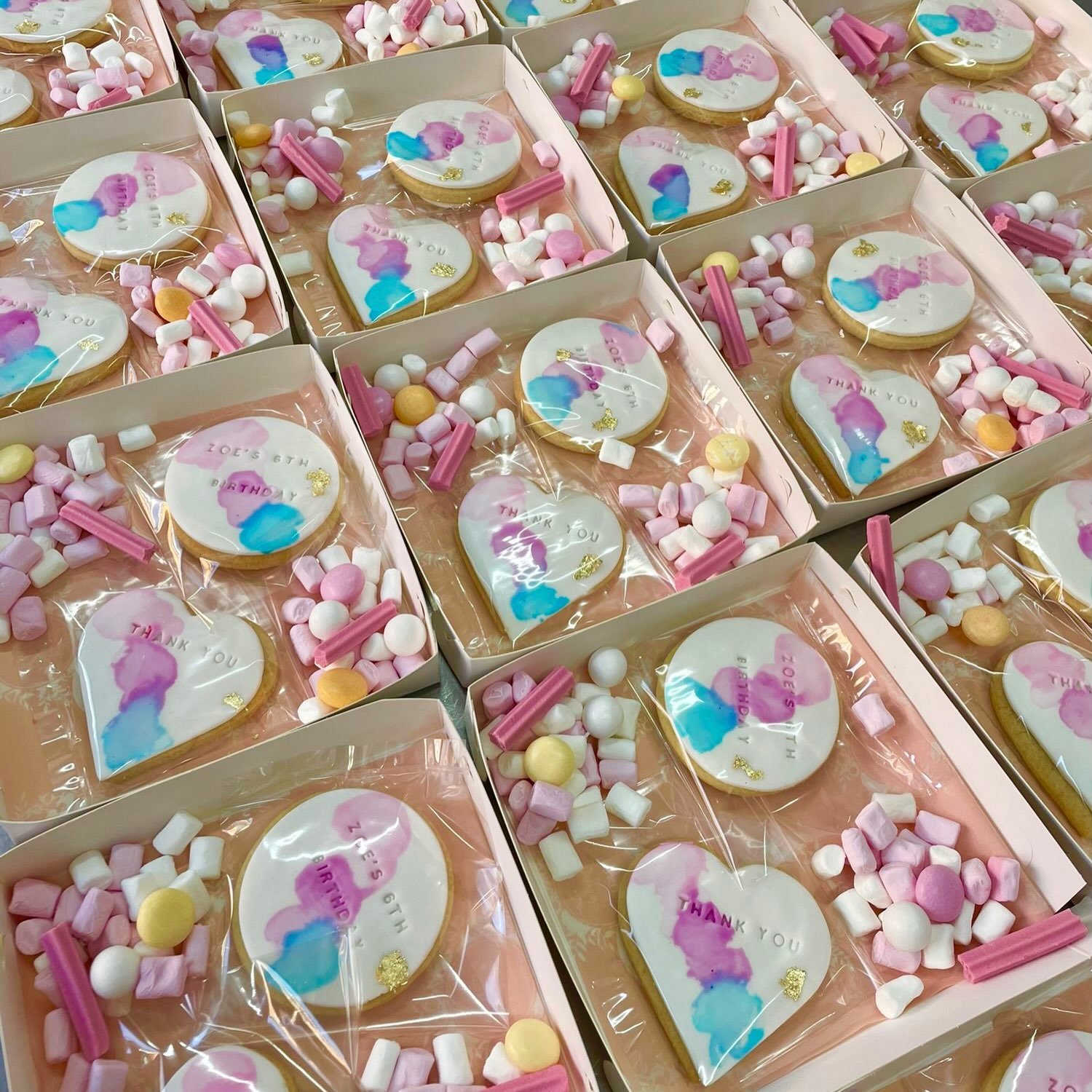 Party bags are out. Party boxes are IN. 🎀🍪

Because why give them a little bag when you can give them a whole box of deliciousness?! 💕

Our party boxes are packed with custom treats, made to match your celebration and ready to wow your guests.

Cu