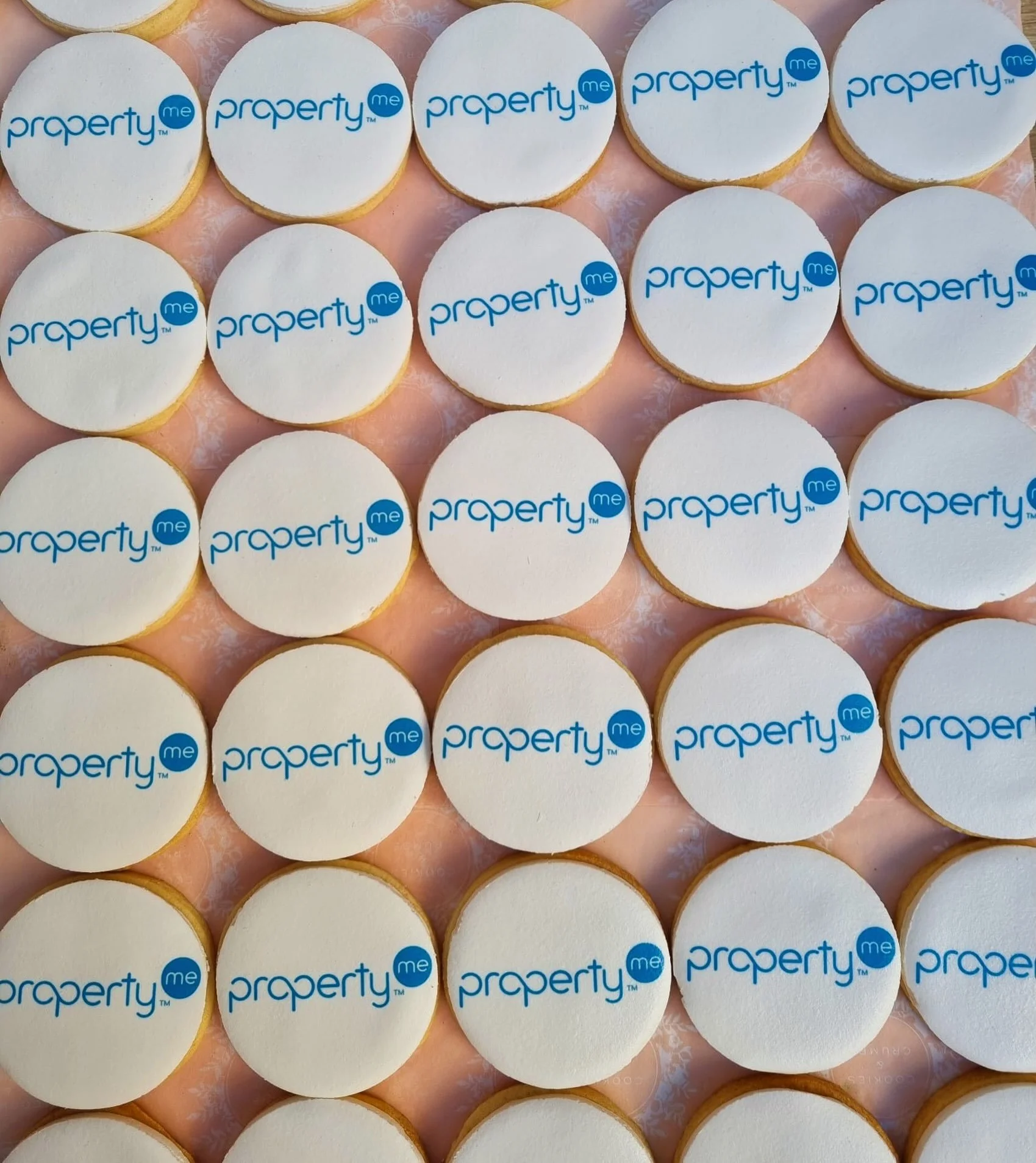 Your brand&hellip; but make it delicious. 🤍🍪

Logo cookies are the sweetest way to get your brand noticed - perfect for events, launches, client gifts, corporate celebrations &amp; everything in between.

Custom. Delicious. Completely on-brand. ✨

